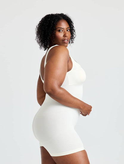 Macacão modelador de gola quadrada