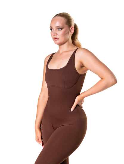 Macacão flare com decote quadrado e costas em U